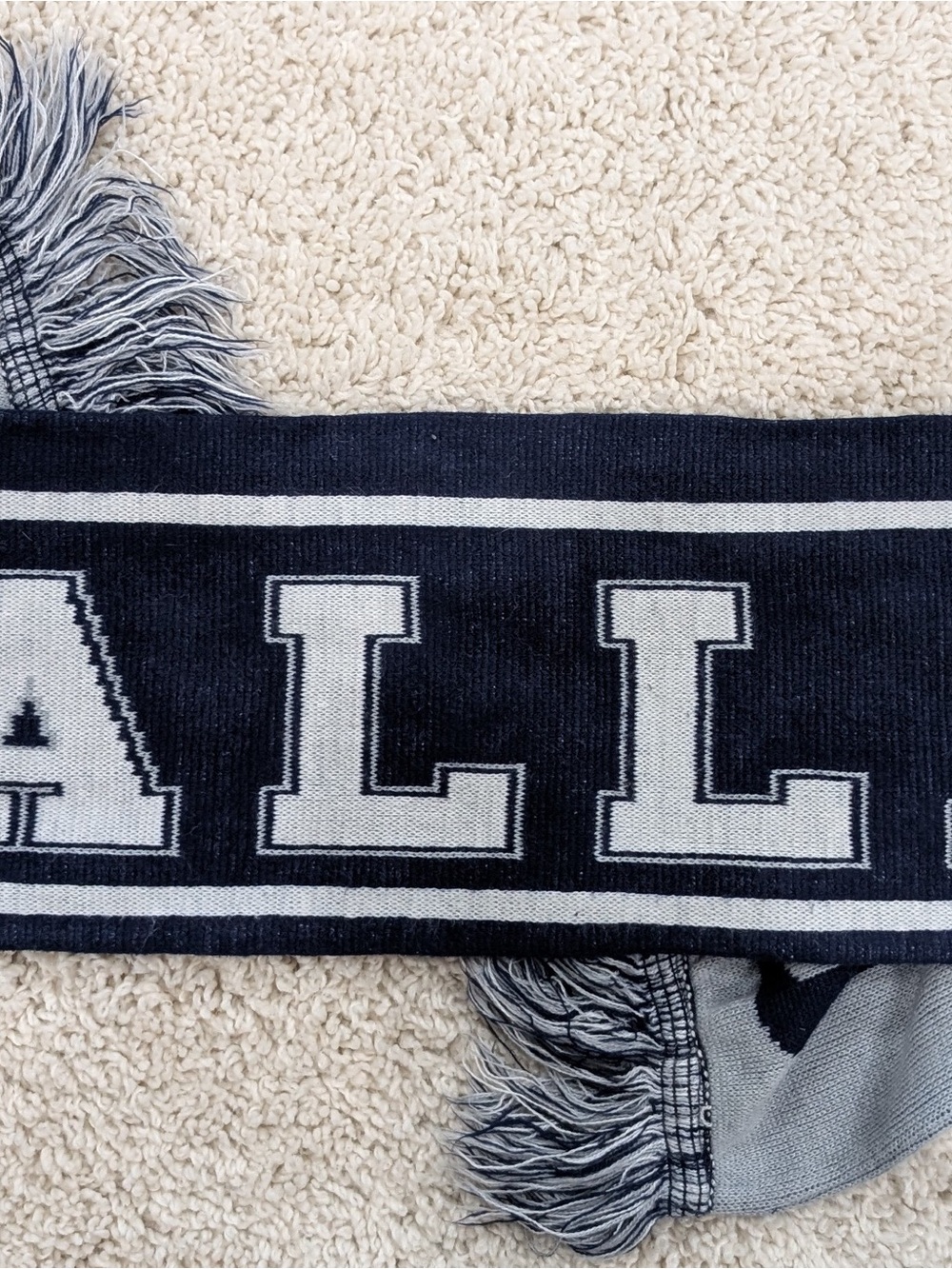 Dallas Cowboys NFL Football Knit Fan Scarf Blue Gray White Fringed